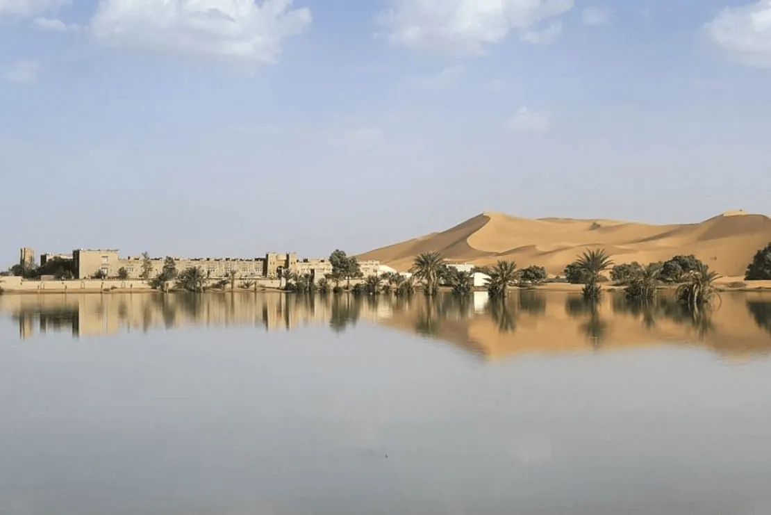 Lagunas en el desierto: El Sahara espejado